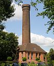 1449_3650 Der 64 m hohe Wasserturm der Wasserwerke in Rothenburgsort wurde 1848 nach Plnen von Alexis de Chateauneuf errichtet. Von dem Turm wurde das Elbwasser, das ber drei Absetzbecken aus der Elbe entnommen wurde, als Trinkwasser in die Haushalte geleitet. Der Turm der Wasserkunst steht jetzt unter Denkmalschutz und ist das Wahrzeichen des Stadtteils Rothenburgsort.