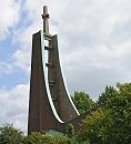 1480_3685 Die St. Erich Kirche in Hamburg Rothenburgsort wurde 1963 fertig gestellt - sie ist der Nachfolgebau der im Krieg zerstrten St. Josefskirche am Bullenhusener Damm. Der Architekt der modernen Kirchenbaus ist Reinhard Hofbauer.