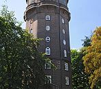 87_9383 Der Wilhelmsburger Wasserturm am Gro Sand wurde 1911 errichtet, der Architekt war Wilhelm Brnicke. Der Wasserturm hat eine Gesamthhe von 46m und steht seit 2008 unter Denkmalschutz.  www.fotos-hamburg.de