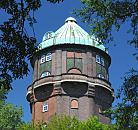 88_9386 Kuppel des Wilhelmsburger Wasserturms, der am Ufer des Veringkanals steht; er wurde 1911 errichtet und 1958 als Wasseranlage stillgelegt - wird der 46m hohe Backsteinturm als Wohnraum genutzt. www.fotos-hamburg.de