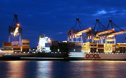 011_15875 - Nachtaufnahme des Containerterminals Altenwerder - auf der Anlage wird durchgehend gearbeitet; 2006 betrug der Umschlag 2,1 Mio Standardcontainer.