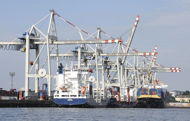 Hamburg-Motive aus dem Hafen - Containerschiffe am EUROPAKAI Container Feeder und Containerfrachter - Containerbrcken, Tollerort Terminal