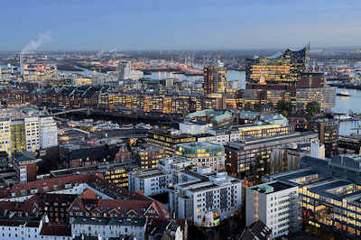 5777 Blaue Stunde ber der Hamburger Altstadt und der Hafencity.