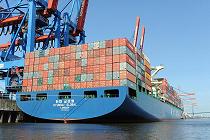 59_2472 Heckansicht des Frachters HYUNDAI GLOBAL am Ballinkai der HHLA Container Terminals Altenwerder - in mehreren Lagen sind die Container auf dem 339m langen und 46m breiten Schiff gestapelt. 