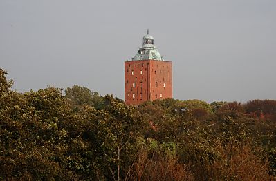 011_15081 - der 45 m hohe Wehrturm berragt alles auf Neuwerk und ist das Wahrzeichen der Hamburger Insel.