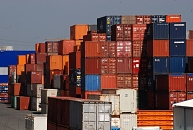 11_21446 Im Welthafen Hamburg werden pro Jahr ca. 10 Mio. TEU / Standardcontainer umgeschlagen, damit ist er der zweitgrösste Hafen Europas und steht als Containerhafen 9. Stelle weltweit.   ©www.bildarchiv-hamburg.de