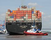 033_8029_0509 Heck des 45,60m breiten Containerschiff NYK Vesta; unter dem Namen steht der Heimathafen Panama. Ein Hafenschlepper unterstützt das grosse Frachtschiff bei seinem Ablegemanöver im Hamburger Hafen - HHLA Container Terminal Altenwerder. ©www.hamburg-fotos.org