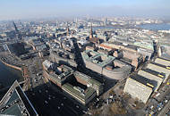 4465 Hamburger Luftaufnahme der Altstadt, Kontorhausviertel - Kontorhäuser, Kirchen von Hamburg Rathaus und Binnenalster.