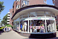 5537 Geschäft mit runder Fassade / Schaufenster - soziales Einkaufs- und Servicecenter Barmbek - Fotos aus den Hamburger Stadtteilen.