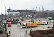 0521 DB Umschlagbahnhof Billwerder Containertransport mit Bahn und LKW.