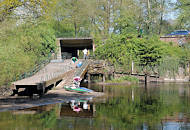 7189 Fotos Stadtteil Duvenstedt - Schleuse Kanu Umtransport auf der Alster.