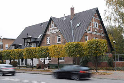 0946 Altes Bauernhaus Hamburg Eidelstedt, Kieler STrasse, Autos.