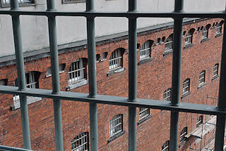 Y46772 Gefängniszelle - Fuhlsbüttler Knast - Hamburger Gefängnisse - Fenstergitter.