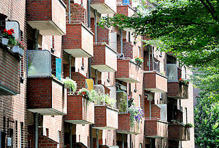 6630 Balkons in der Sonne - Bilder aus dem Hamburger Stadtteil Hamm.
