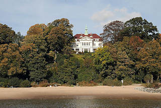 9612 Hamburg Othmarschen im Herbst - Villa zwischen Herbstbäumen Herbstlich gefärbte Blätter.