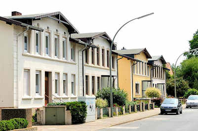 5083 Reihenhäuser im gleichen Baustil - Architektur der Gründerzeit, Wohnhäuser im Hamburger Stadtteil Rönneburg.