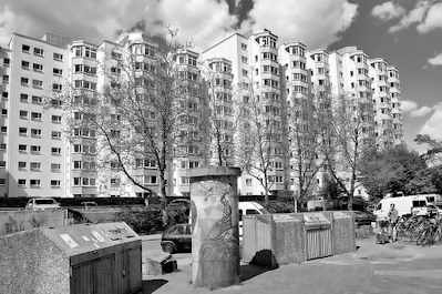 0769 Hochhäuser der Lenz-Siedlung in Hamburg Stelling; die Siedlung wurde 1977 erbaut - in den bis zu 13 geschossigen Hochhäusern leben ca. 3000 Menschen.