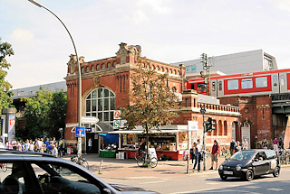 8679 Historisches Gebäude der Bahnstation Sternschanze - Ziegelportal, Eingang des 1903 erbauten Empfangsgebäudes. 