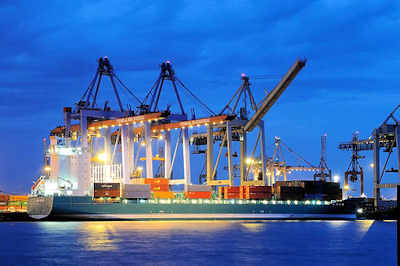 8317 Containerschiff am Kai in der Blauen Stunde - Nachtfotos aus dem Hamburger Hafen.
