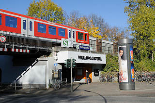 1762 S-Bahnstation Hamburg Wellingsbüttel an der Rolfinckstrasse.