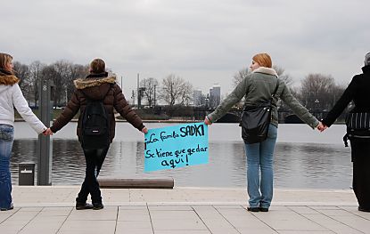 011_15382 - mehr als 1000 SchlerInnen, Eltern und Lehrer forderten ein Bleiberecht fr die durch Abschiebung bedrohten auslndischen Mitbrger. 