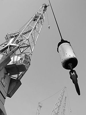 011_14809 - Kranhaken von einem stillgelegten Kran im Hamburger Hafen.