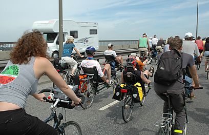 03_13817 - Fahrrder auf der Khlbrandbrcke - im Bildzentrum Liegerder. 